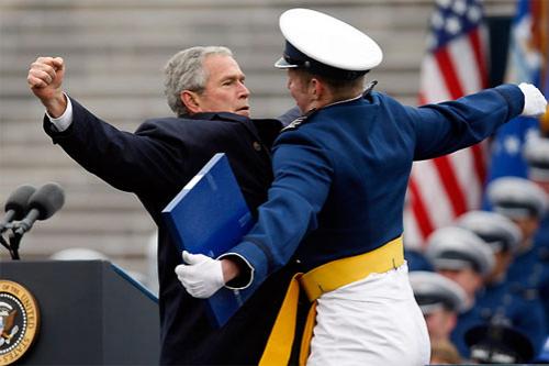 Джордж Буш оторвался на церемонии академии ВВС США