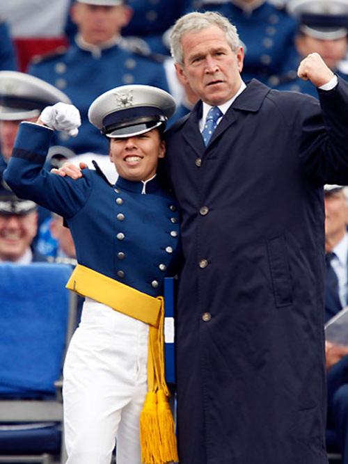 Джордж Буш оторвался на церемонии академии ВВС США