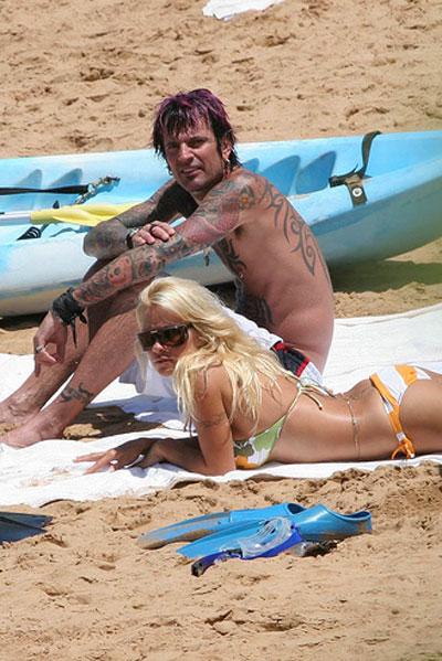 Интимные розы: какие татуировки в ходу у  звезд