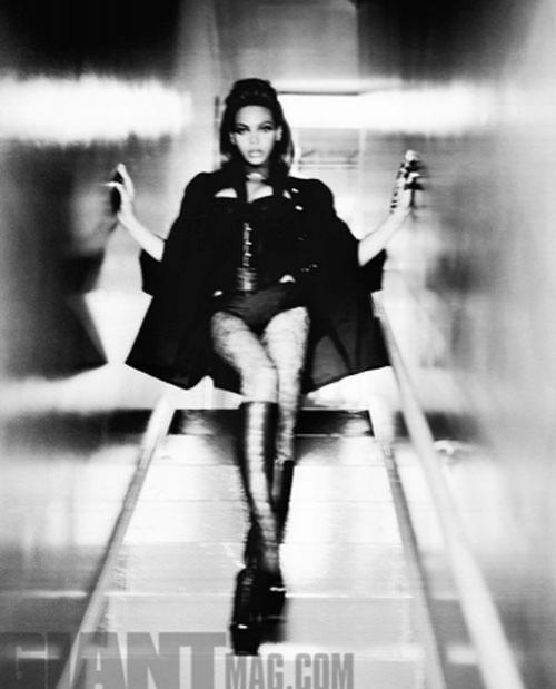 Инопланетный десант: Бейонс для журнала Giant