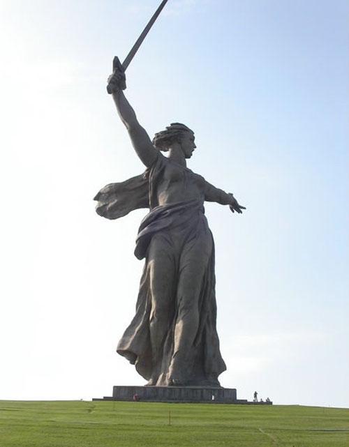 Колоссы 21 века: самые высокие статуи мира