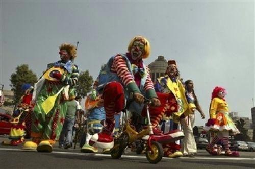 Клоуны штурмуют Мехико !