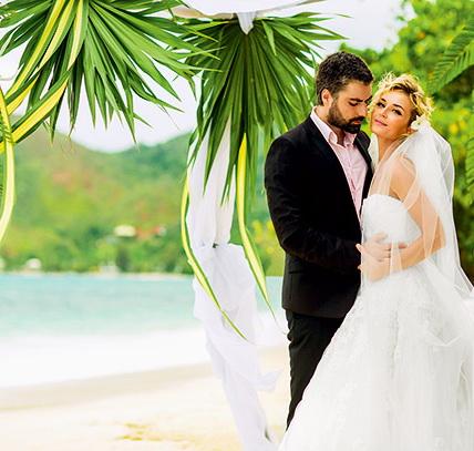 Затем они провели медовый месяц на Сейшельский островах.