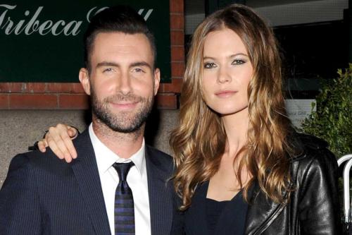 Адам Левин и Бехати ПринслуСолист группы Maroon 5 Адам Ливайн, славящийся своей любовью к моделям и заявлениями о том, что он никогда не женится, решил-таки остепениться. Он сделал предложение руки и сердца Бехати Принслу, являющейся (как и большинство предыдущих спутниц Адама) «ангелом» Victoria`s Secret.