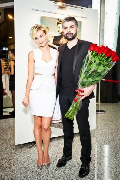 Полина Гагарина и Дмитрий ИсхаковПевица Полина Гагарина и фотограф Дмитрий Исхаков поженились тайно. Они сообщили о своем бракосочетании на выставке Дмитрия «Рената. Никогда не прячься...» .