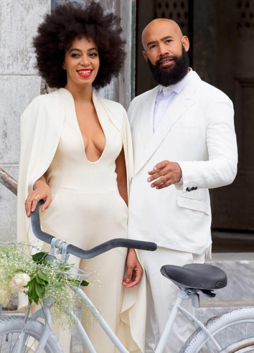 Соланж Ноулз и Алан Фергюсон<br />
Младшая сестра Бейонсе — Соланж Ноулз вышла замуж за 51-летнего музыкального продюсера Алана Фергюсона в ноябре. Все гости церемонии, по заявленному дресс-коду, пришли на торжество в белых нарядах.