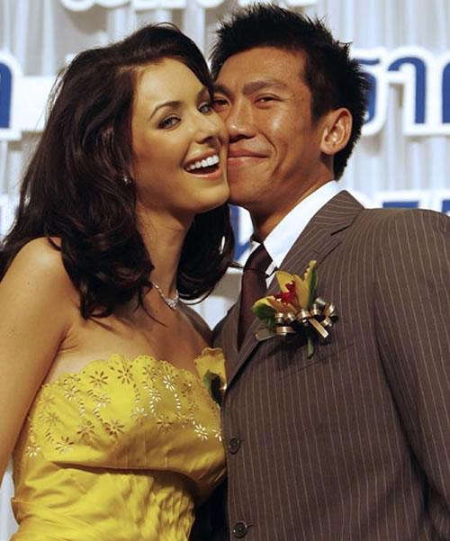 «Мисс Вселенная-2005» Наталья Глебова обручилась с тайским теннисистом