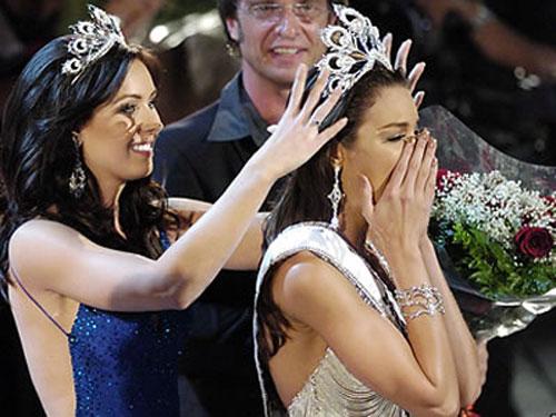 «Мисс Вселенная-2005» Наталья Глебова обручилась с тайским теннисистом