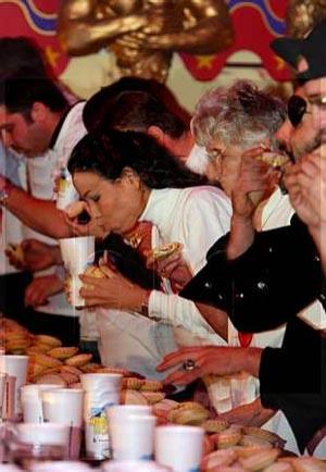 Обжоры собрались в Лондоне на первый чемпионат мира