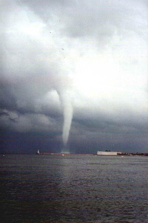 По севастополю пронесся мощный торнадо