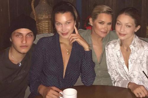 Родители звезд, проигравшие в популярности своим детям