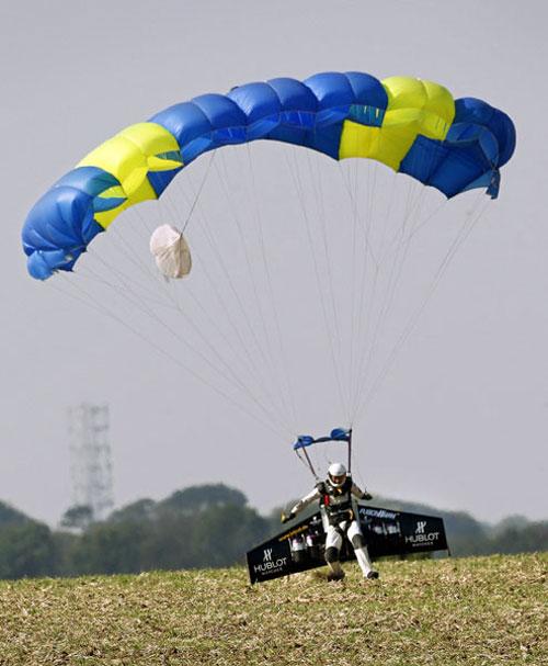 «Реактивный человек» перелетел через Ла-Манш на крыльях