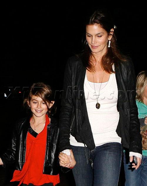 Синди Кроуфорд вышла без макияжа