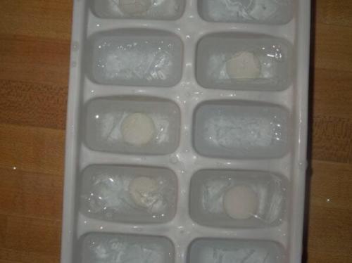 Вам колу со льдом?Проверенный прием — замороженные в воде конфетки Mentos. Всегда работает!