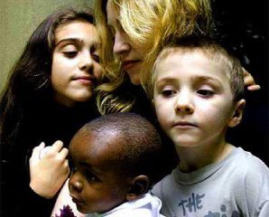 Знаменитые мамы, которые выглядят потрясающе