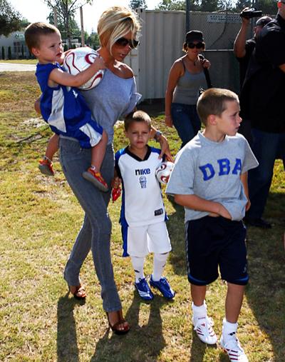 Знаменитые мамы, которые выглядят потрясающе