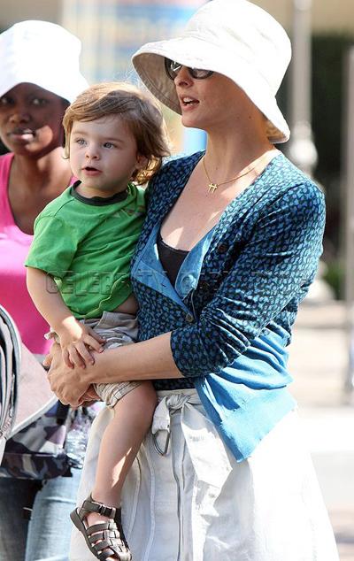 Знаменитые мамы, которые выглядят потрясающе