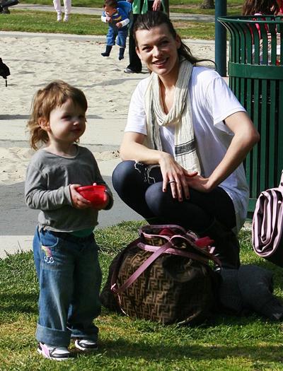 Знаменитые мамы, которые выглядят потрясающе