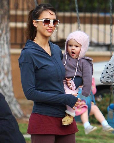 Знаменитые мамы, которые выглядят потрясающе