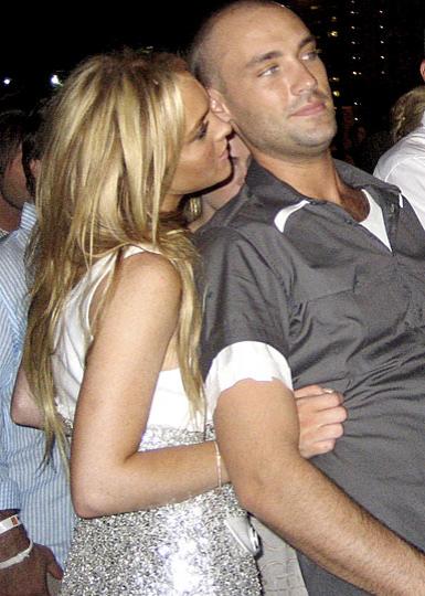 Кто из звёзд дружит со своими бывшими