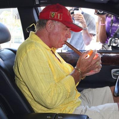 Кто из звезд заядлый курильщик?