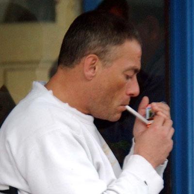 Кто из звезд заядлый курильщик?