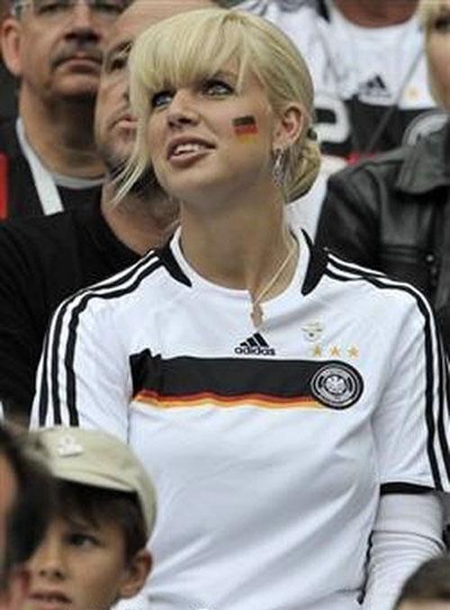 Жены и подруги футболистов — участников Евро-2008
