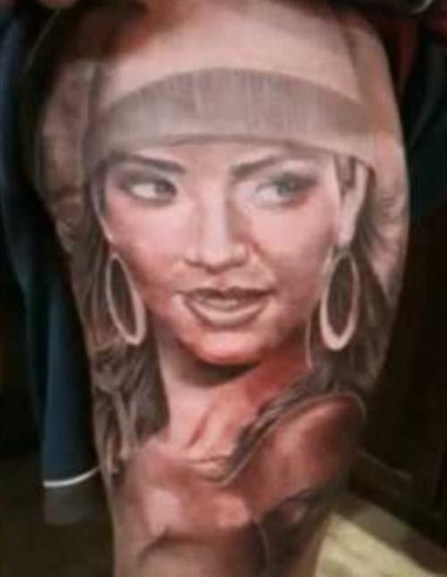 Новый тренд: татуировки с лицами звезд