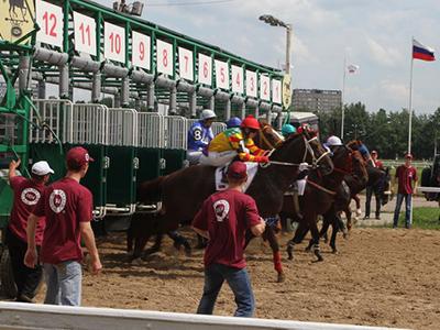 Звездные «клумбы» на ипподроме на скачках «Грани-При радио Monte Carlo»