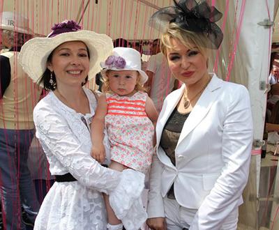 Звездные «клумбы» на ипподроме на скачках «Грани-При радио Monte Carlo»