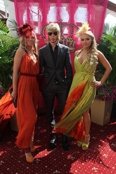 Звездные «клумбы» на ипподроме на скачках «Грани-При радио Monte Carlo»