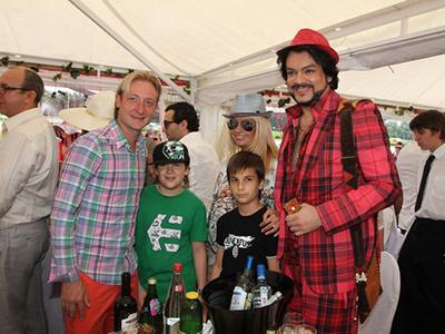 Звездные «клумбы» на ипподроме на скачках «Грани-При радио Monte Carlo»