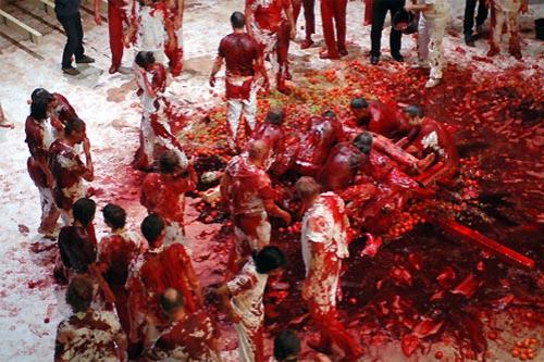 Оргии «Замка Прицендорф» привлекают сотни безумцев