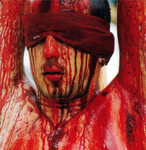 Оргии «Замка Прицендорф» привлекают сотни безумцев