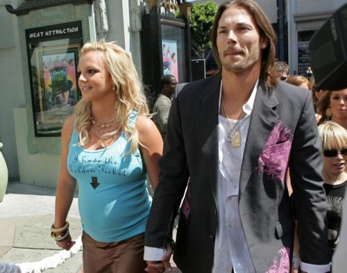 Знаменитости, которых использовали альфонсы и молодые любовницы