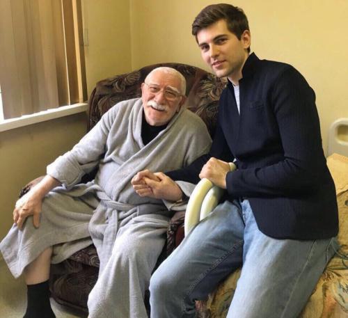 Знаменитости, которых использовали альфонсы и молодые любовницы