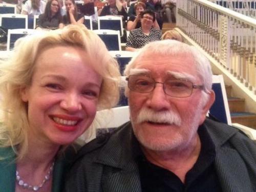 Знаменитости, которых использовали альфонсы и молодые любовницы