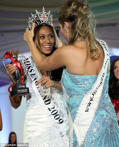 «Мисс Англия – 2009» стала темнокожая красотка