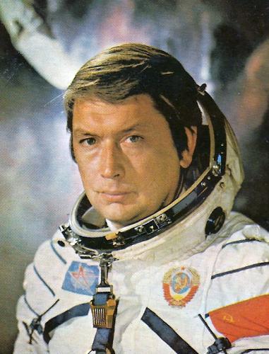 Земные семьи людей из космоса