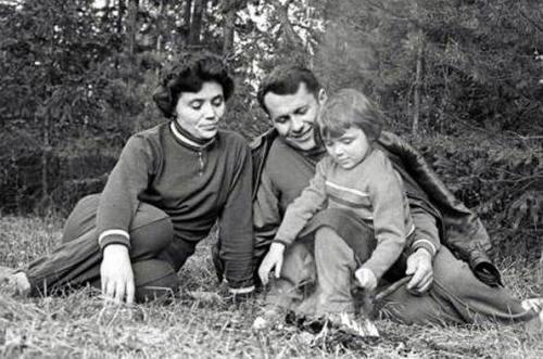 Земные семьи людей из космоса