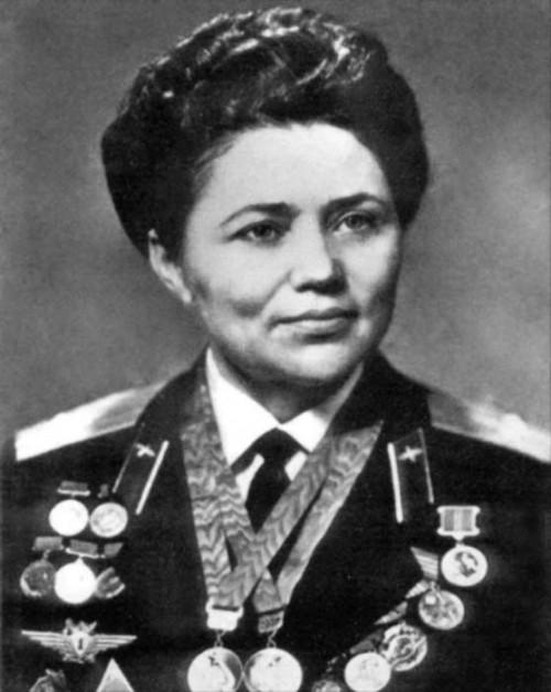 Земные семьи людей из космоса