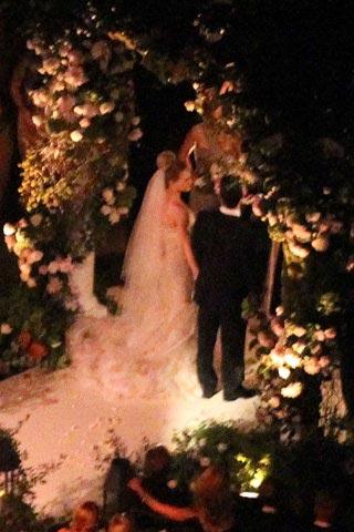 Папарацци  доставили первые фото со свадьбы Хилари Дафф