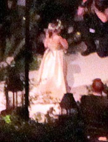 Папарацци  доставили первые фото со свадьбы Хилари Дафф