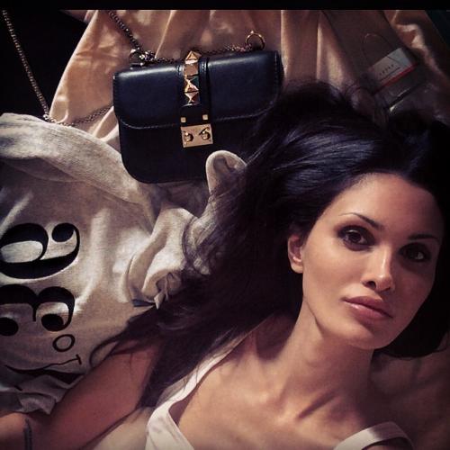 Модели, певицы и секси-доктор: жены и подруги футболистов РФ