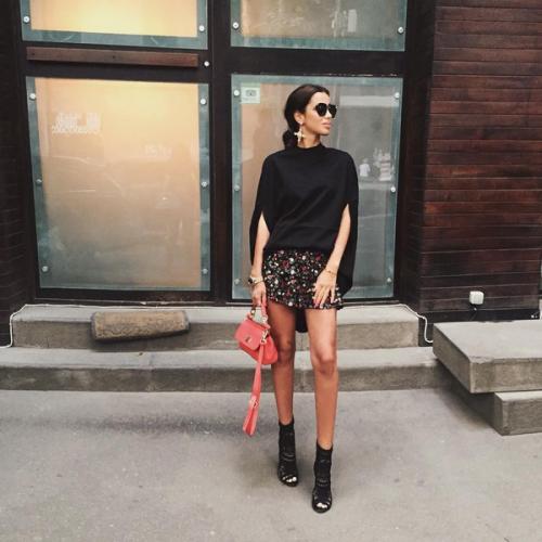 Модели, певицы и секси-доктор: жены и подруги футболистов РФ