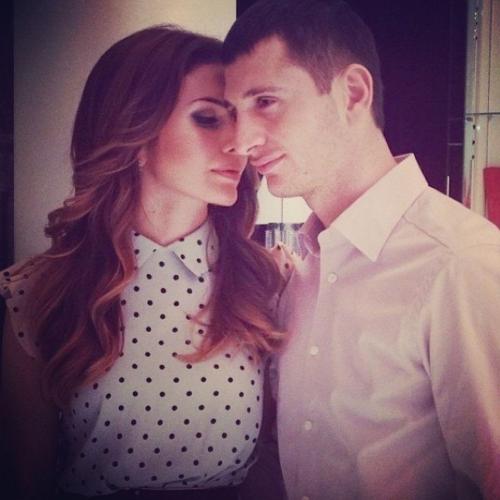 Модели, певицы и секси-доктор: жены и подруги футболистов РФ