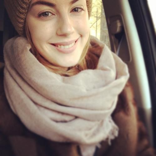 Модели, певицы и секси-доктор: жены и подруги футболистов РФ