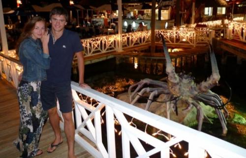 Модели, певицы и секси-доктор: жены и подруги футболистов РФ