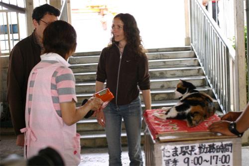 Феноменальная кошка спасает от банкротства японскую железнодорожную компанию