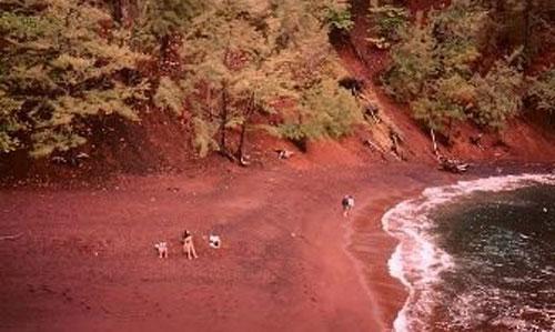 Топ-5 пляжей с необычным песком